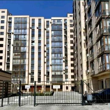 Героїв Дніпра вул., 4