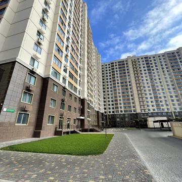 Перлинна вул., 8