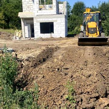 Готовий будинок на закритій територіі зі сховищем