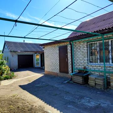 Продам подвіря з двома будівлями або обмін на квартиру.
