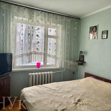 Київська вул., 18