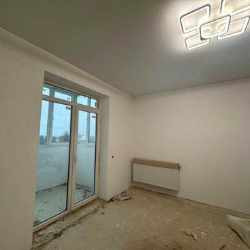 Продаж 2 кімнатної квартири з початковим ремонтом в новобудові