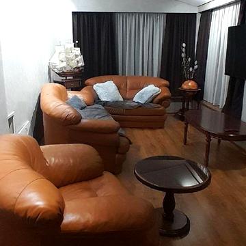 Бориса Джонсона вул., 11