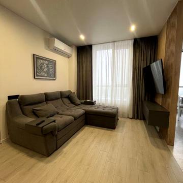 LUXURY трикімнатна квартира з дизайнерським ремонтом! Шикарний вид!