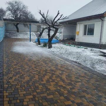 Дім за містом з хоздвором для бізнеса