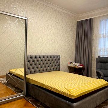 Продається будинок в центрі міста