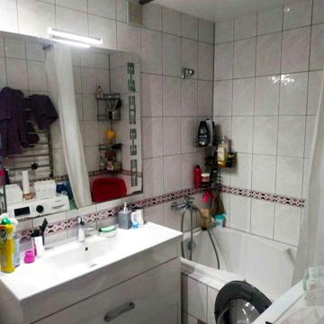Трьохкімнатна в центрі з ремонтом та власним паркомісцем