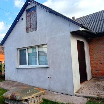Дім з літньою кухнею, сараями і гаражем