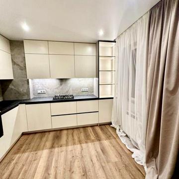 Продажа 3к. з новим євроремонтом 74 кв.м. по вул. Мостицька, 26