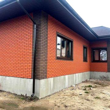 Одноповерховий будинок з великою земельною ділянкою