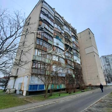 Мілютенка вул., 3