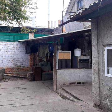 Участок с широким фасадом и домом Трудовых Резервов, ул. Щорса