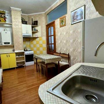 Квартира с балконом, свое отопление, малоквартирный кирпичный ЖК Тенистый