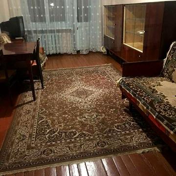 Продажається 2-х кімнатна в центрі ( район жд вокзал)