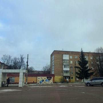 Продам квартиру (100кв м) перший поверх