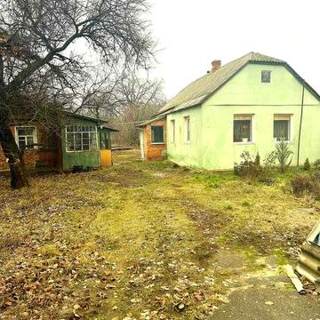 Люботин, центр міста, 24 сотки,  два будинки на ділянці, гараж, сад.