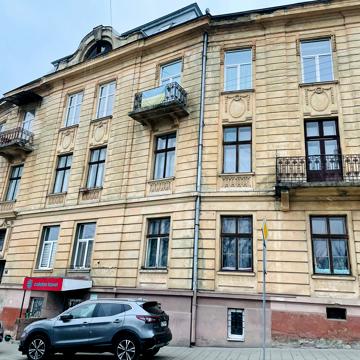 Максима Кривоноса вул., 7