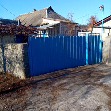 Господарський, охайник будинок в селі Яришів
