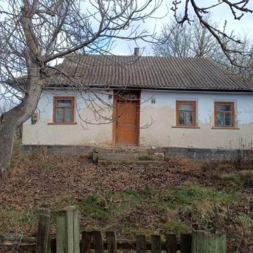 Хата, будинок в селі