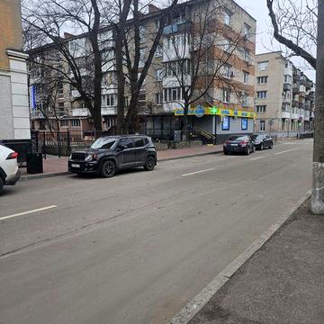 ПРОДАМ 3 комн на Соборной возле музея