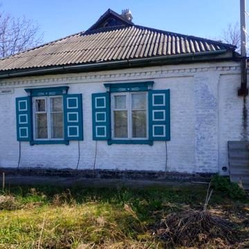 1/2 будинку продам або поміняю на 1 кімнатну квартиру в  кирпичн. буд