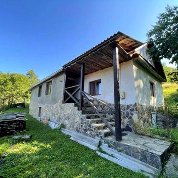 Продам  будинок поряд з горою «Явірник»