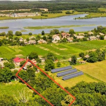 Дача з ділянкою біля річки та лісу. Торг