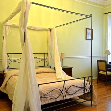 Ярославів Вал вул., 17Б