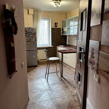 Продаж 2к квартири, Автозаводская, Оболонський р-н, з меблями