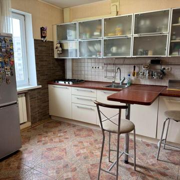 Продаж 2к квартири, Автозаводская, Оболонський р-н, з меблями