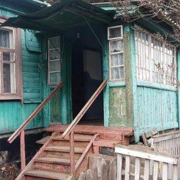 Продам половину дому з земельною ділянкою