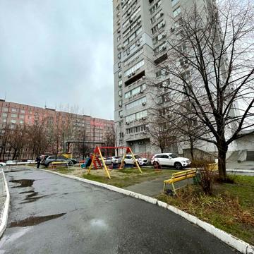 Космічна вул., 3а
