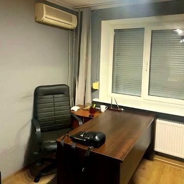 Продам 1 кім. квартиру-офіс на пр. Науки (Гагаріна), червона лінія.