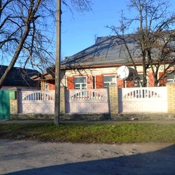 Продаю дом 100м кв обдожен плиткой