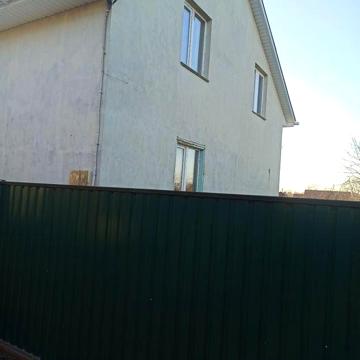 Продам двоповерховий будинок ,в районі 3 школи,забор , каналізація вод