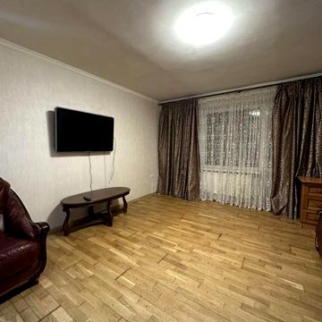 Продам трикімнатну квартиру в центрі міста