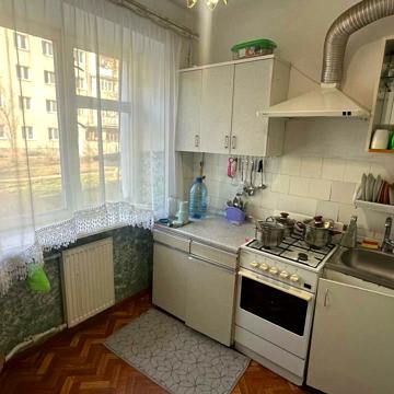 Української Перемоги вул. (Академіка Сахарова), 27