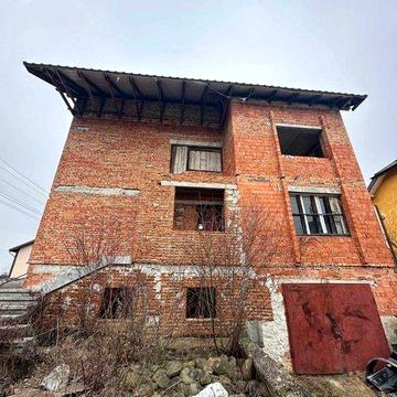 Продається будинок в с. Угринів дуже вигідна ціна.