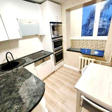Встигніть придбати не кутову 1-кімнатну квартиру з ремонтом...
