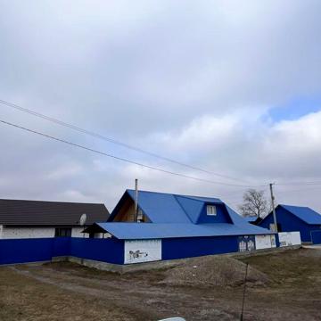 Продам 1га землі з складами і хатою