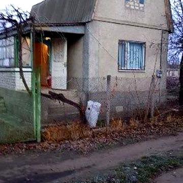 Продам дачу з земельною ділянкою