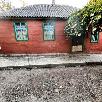 Будинок з земельною ділянкою