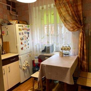 У Центрі селища Буди шикарна 3 кімн. квартира з капітальним ремонтом.