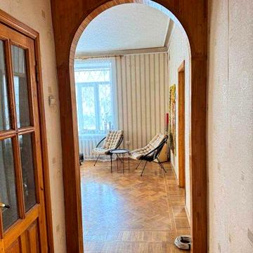 Продам 4-кімнатну квартиру в центрі