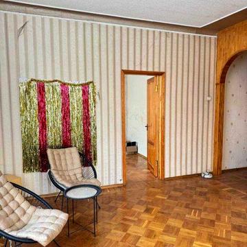 Продам 4-кімнатну квартиру в центрі