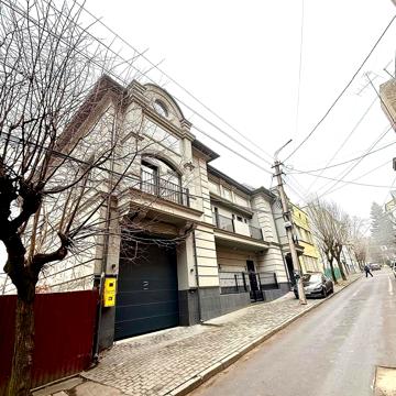 Івана Крилова вул.