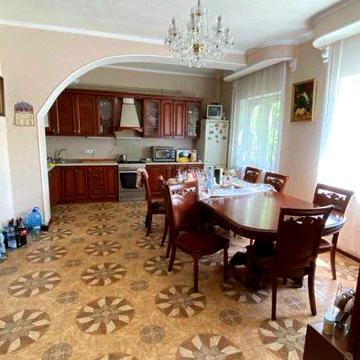Будинок в Шевченківському районі поряд з метро , Без комісії 219999