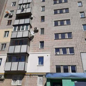 Продам квартиру 4 кім. Салтівка 656м/р 8/9 цегла 40000у.е.Q