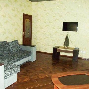 Здається двокімнатна квартира в довгострокову оренду біля ринку. Вільн