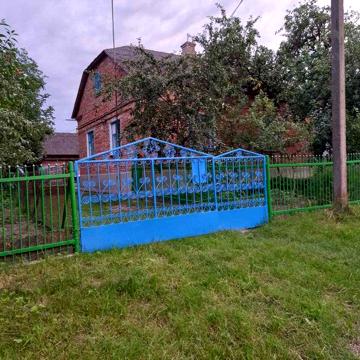 Цегляний будинок біля Радехова